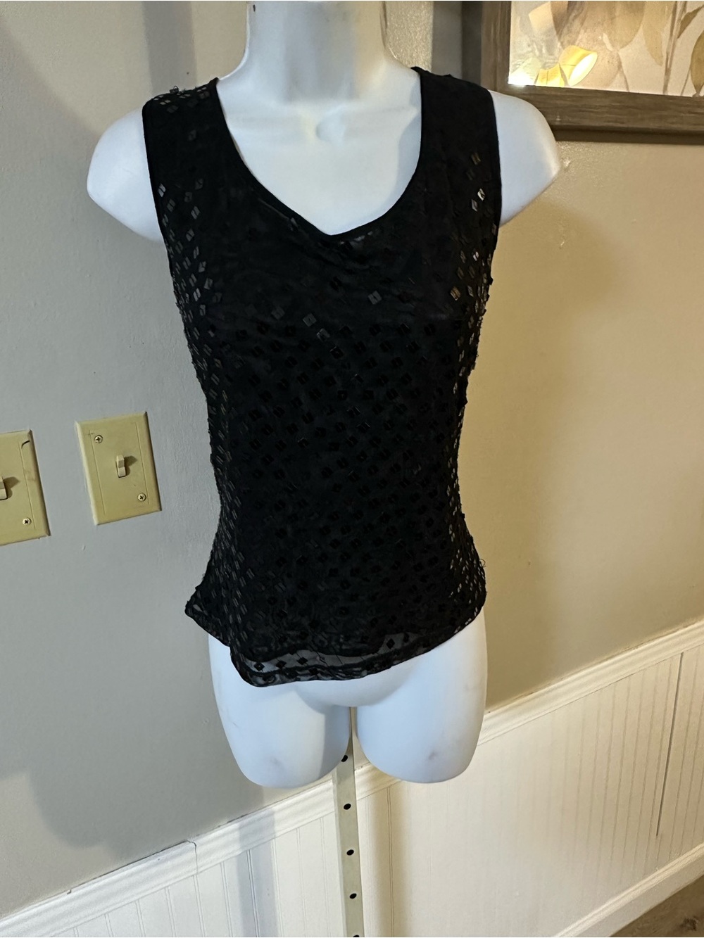 Classic Black Lace-Pattern Sleeveless Tank Top
